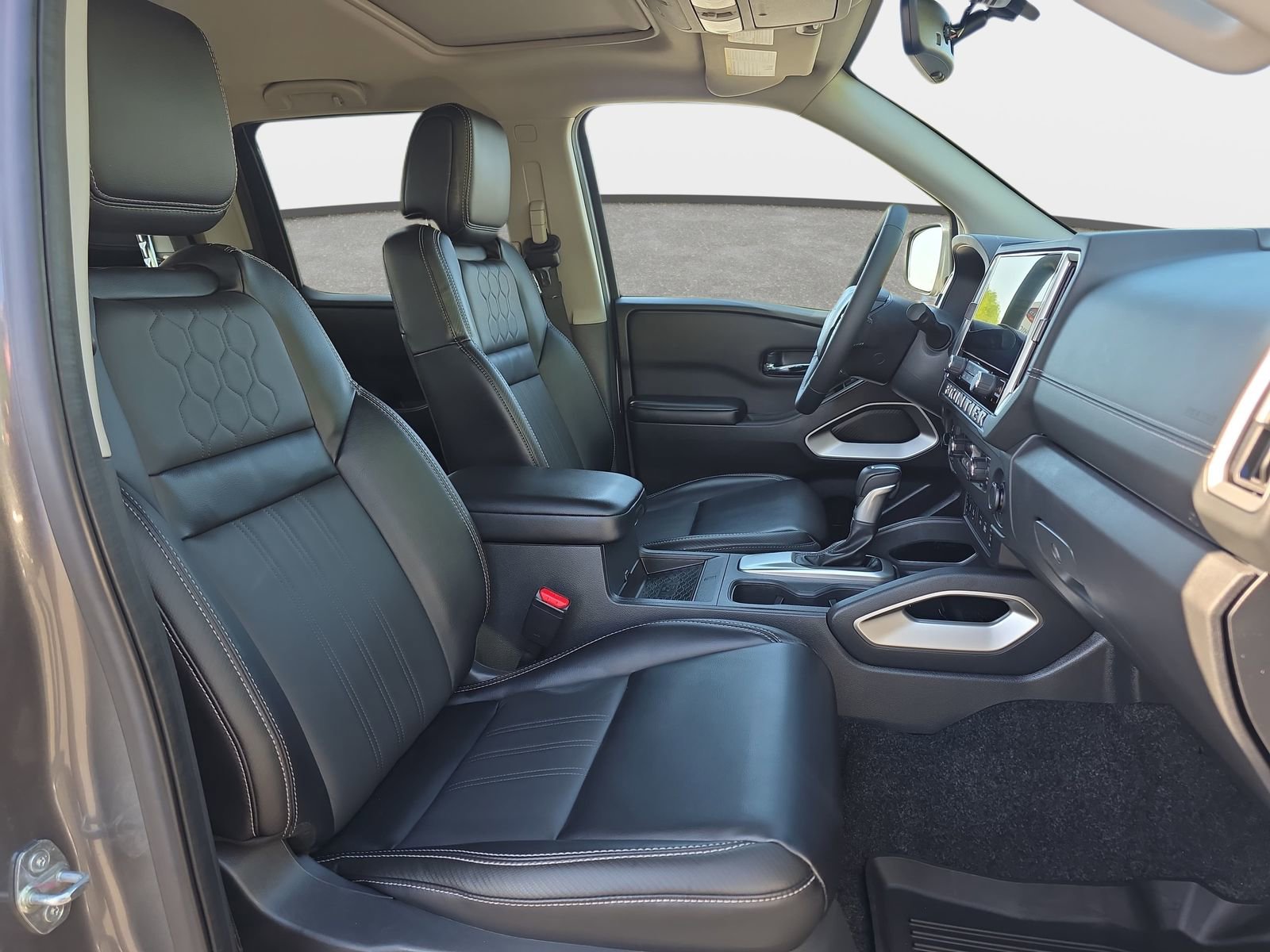 Used 2025 Nissan Frontier SL AWD/4WD image 10