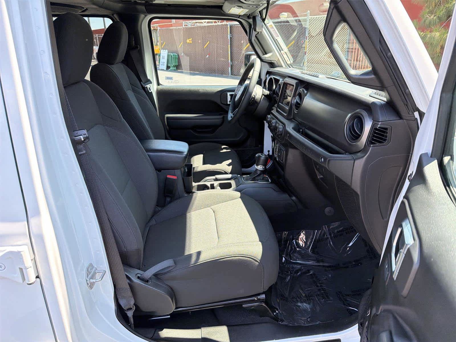 Used 2023 Jeep Wrangler Unlimited w/ Convenience Group AWD/4WD image 15
