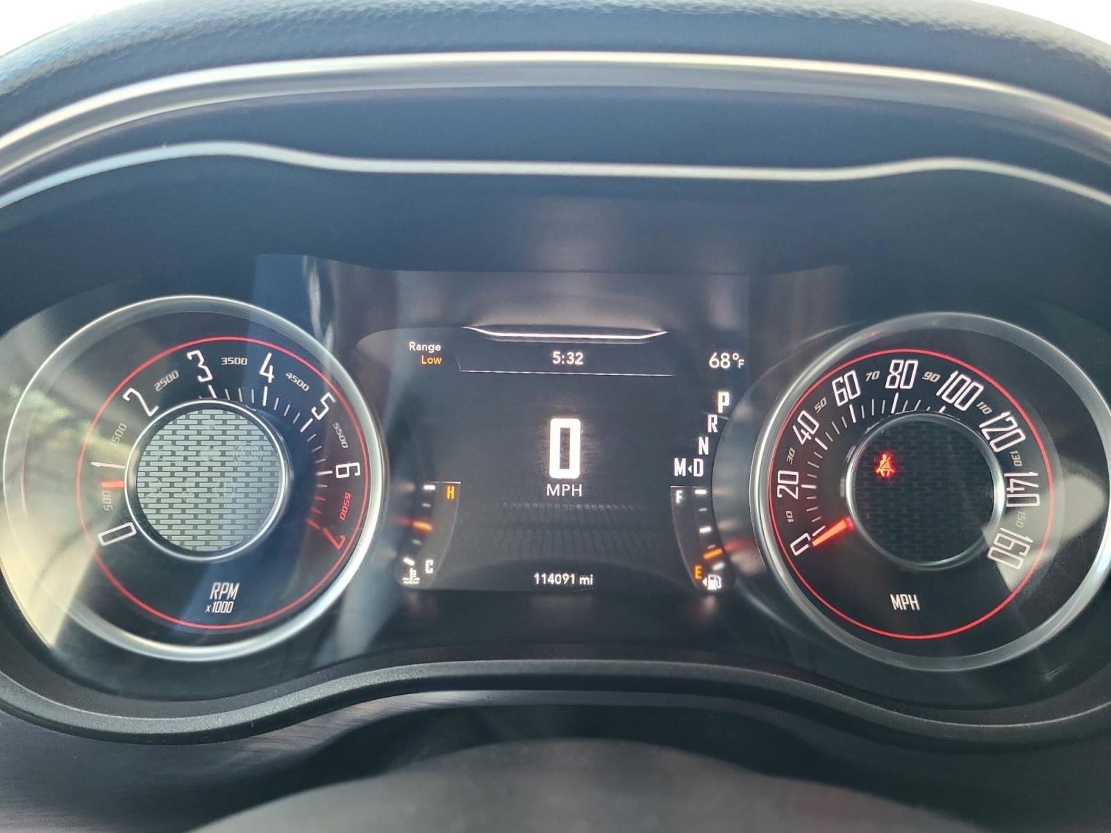Used 2015 Dodge Challenger SXT w/ Driver Convenience Group RWD image 13