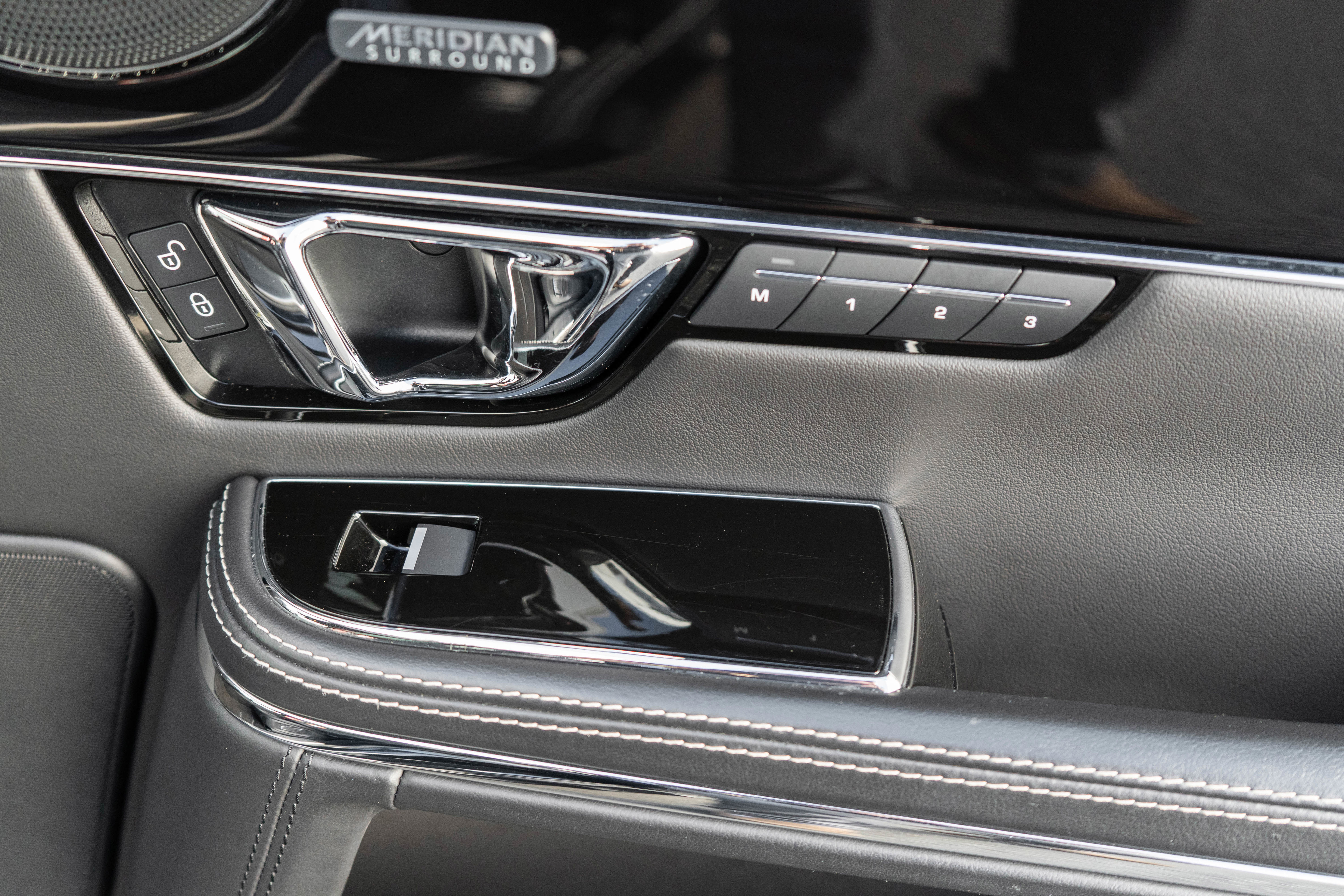 Used 2015 Jaguar XJ image 26