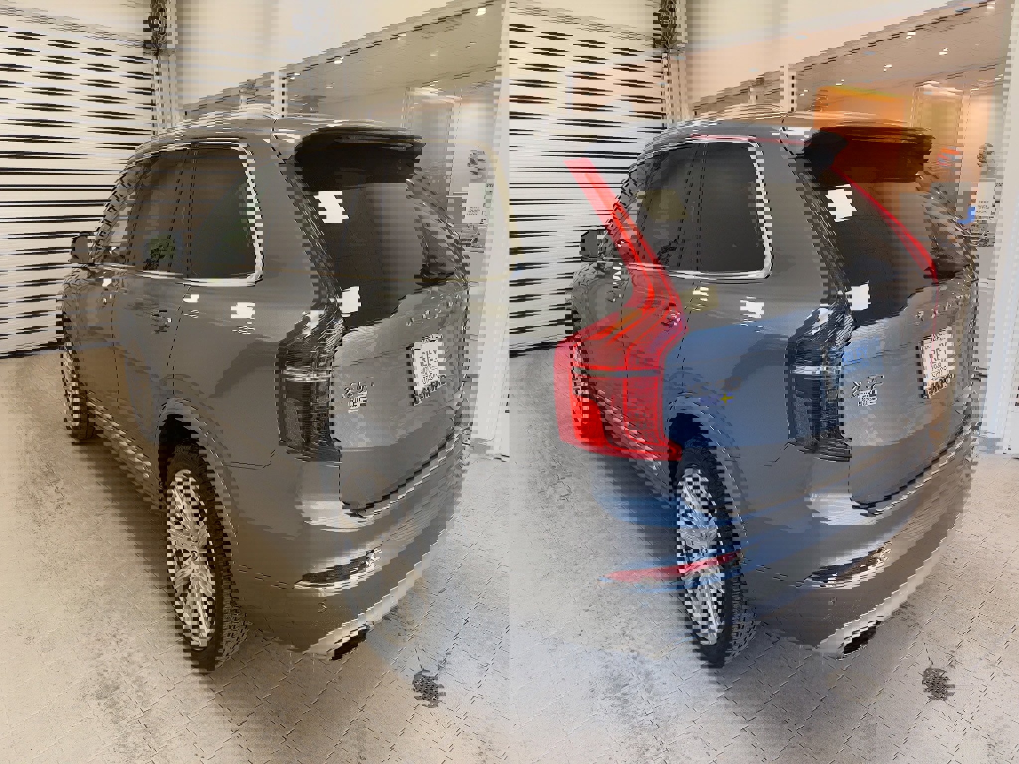 Used 2018 Volvo XC90 T6 Inscription w/ Convenience Package image 4