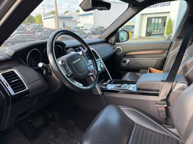 Used 2017 Land Rover Discovery HSE AWD/4WD image 4