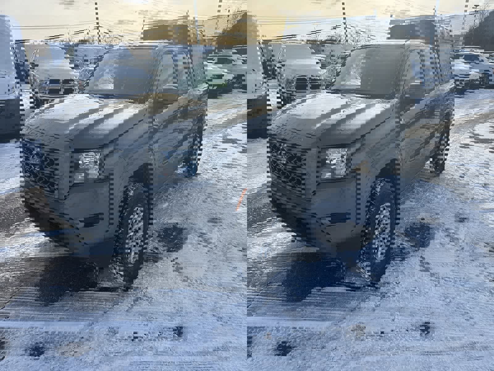 Used 2024 Nissan Frontier SV image 1