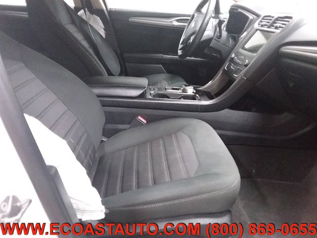 Used 2019 Ford Fusion SE image 12
