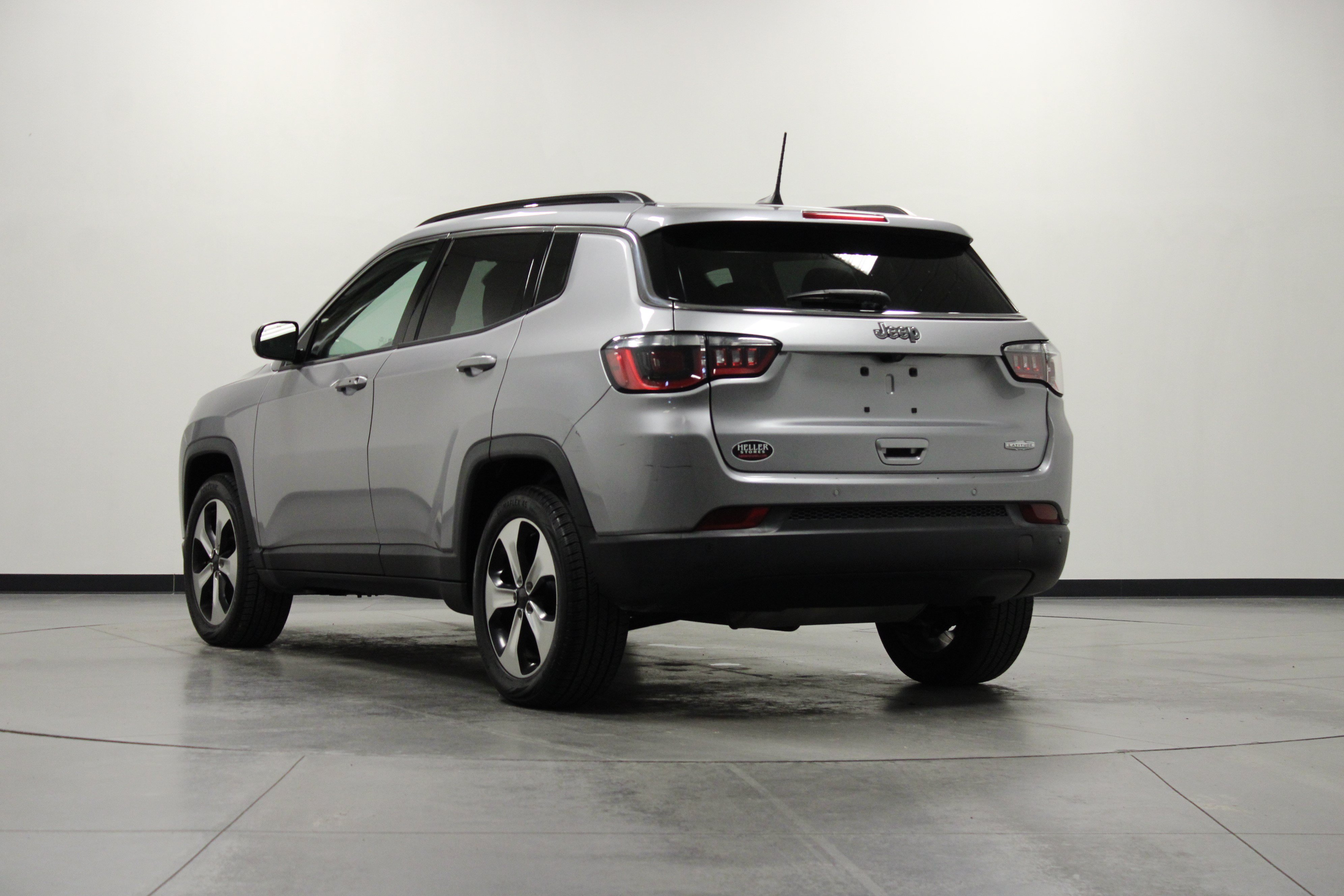 Used 2018 Jeep Compass Latitude w/ Popular Equipment Group FWD image 6