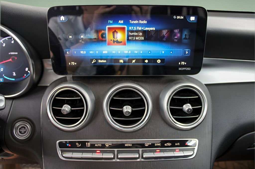 Used 2021 Mercedes-Benz GLC 300 4MATIC image 28
