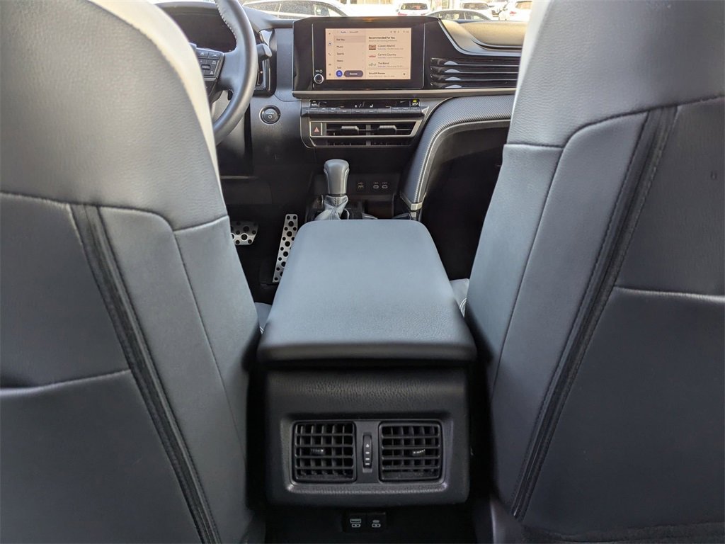 Used 2025 Toyota Camry SE image 30