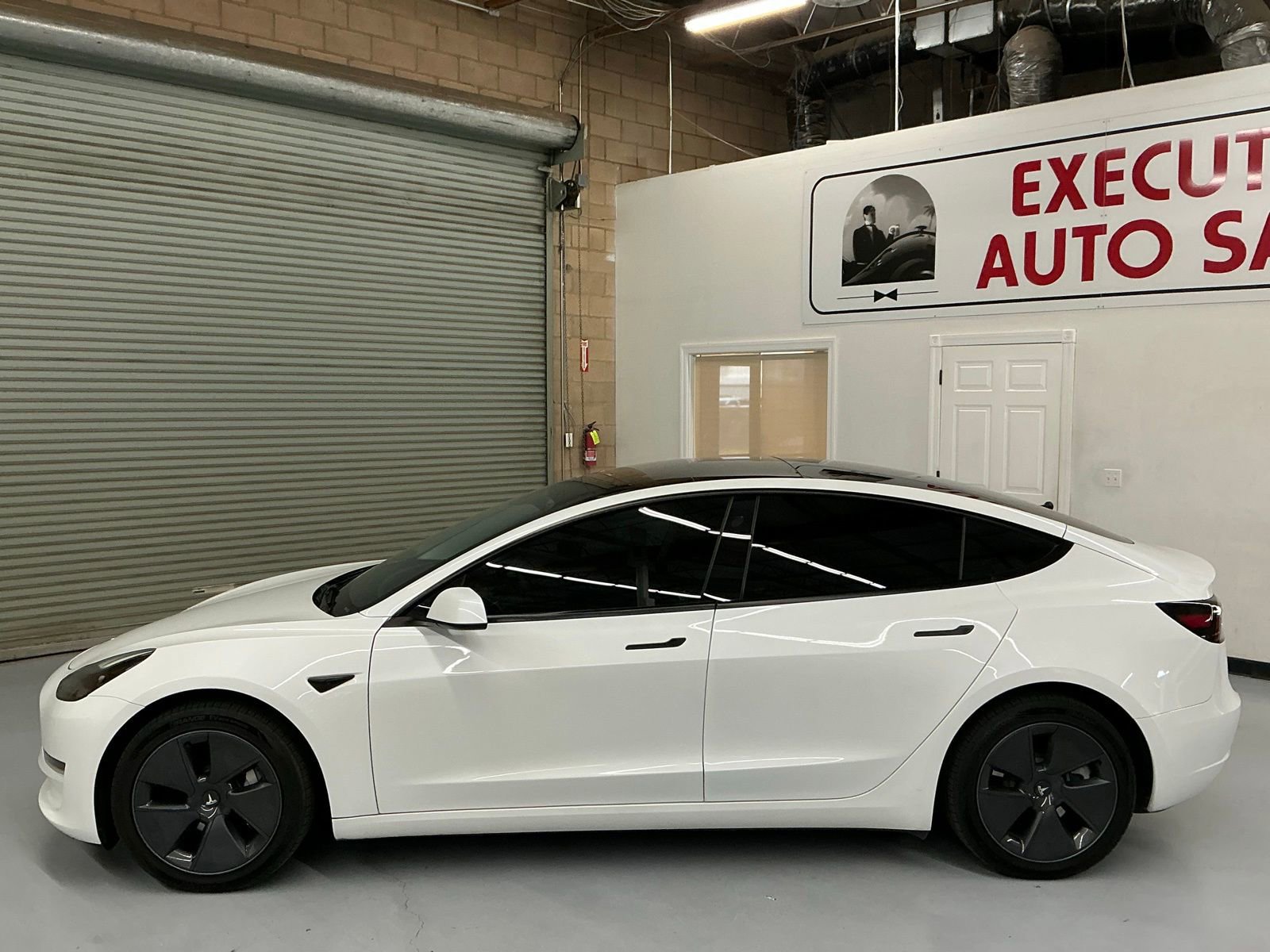 Used 2023 Tesla Model 3 Standard Range image 8