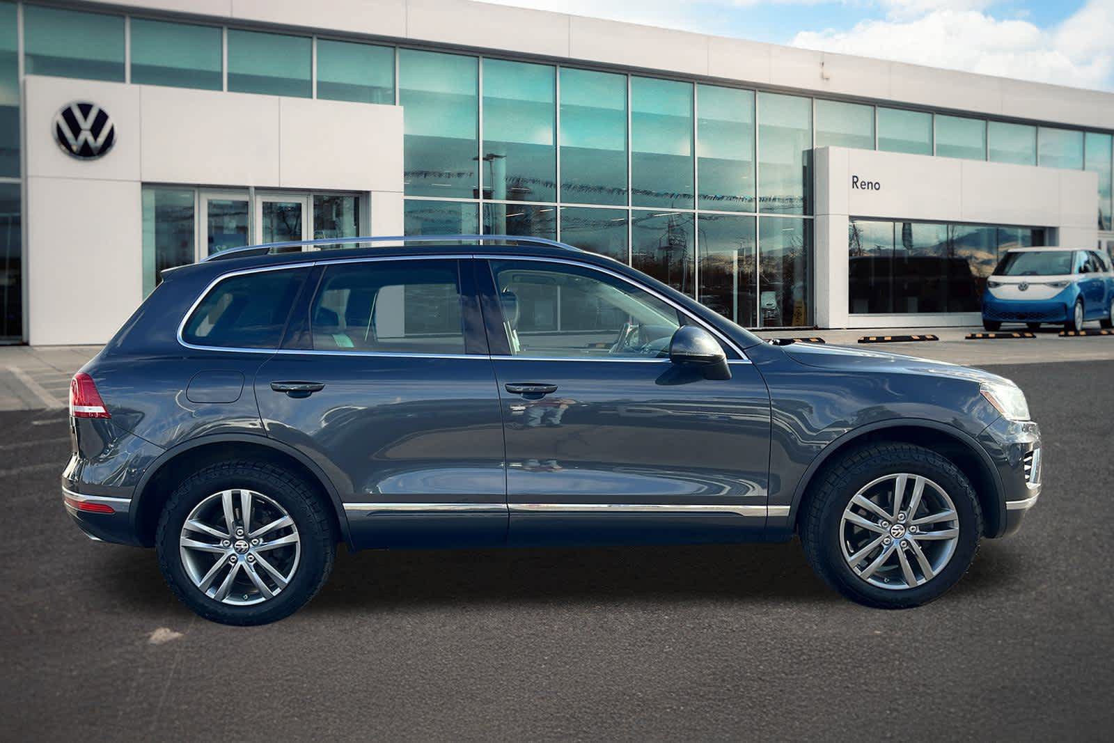 Used 2016 Volkswagen Touareg TDI AWD/4WD image 4