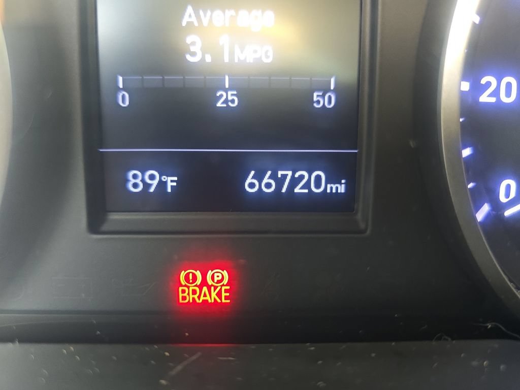 Used 2020 Hyundai Elantra SE w/ Winter Weather Package FWD image 17