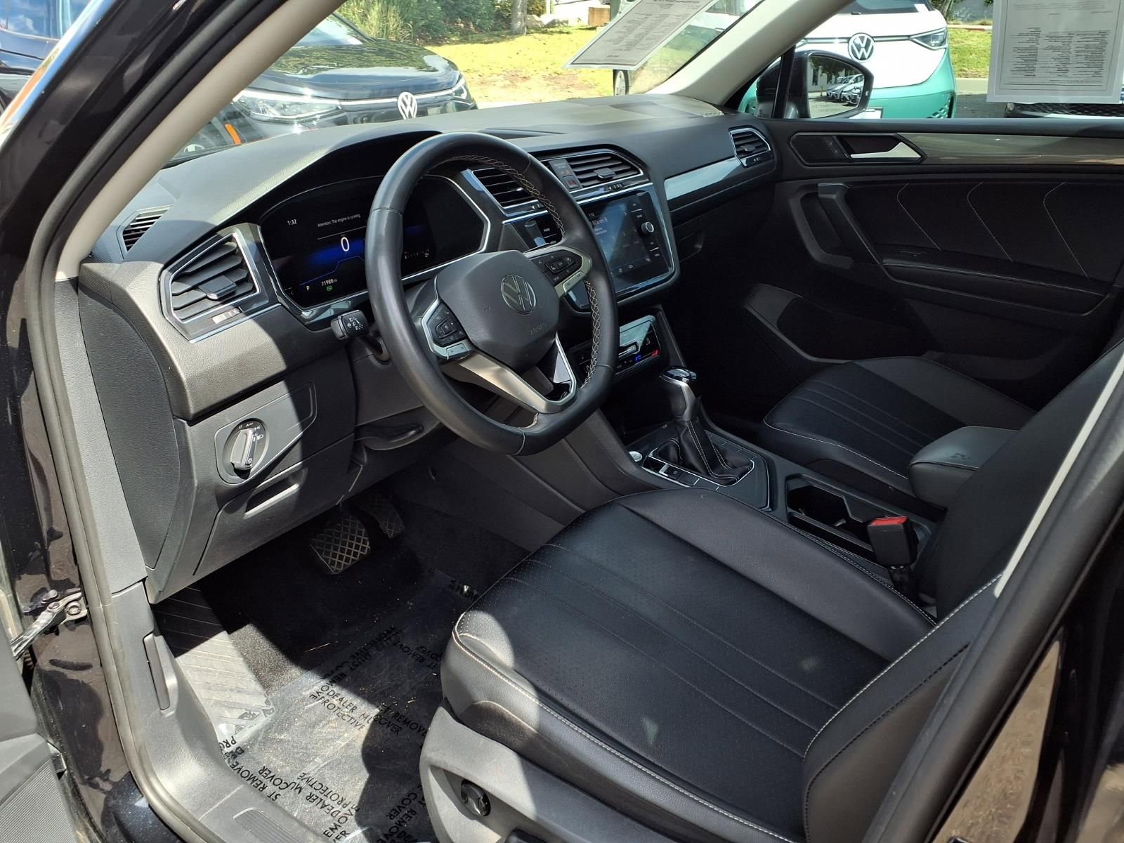 Used 2023 Volkswagen Tiguan SE w/ Panoramic Sunroof Package FWD image 15