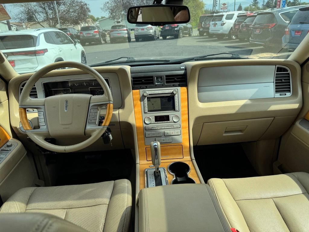 Used 2010 Lincoln Navigator 4WD image 18