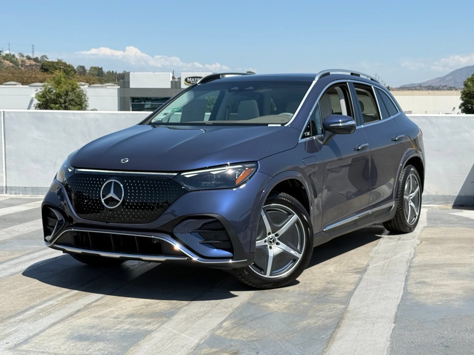 New 2027 Mercedes-Benz EQE 320+ SUV image 2