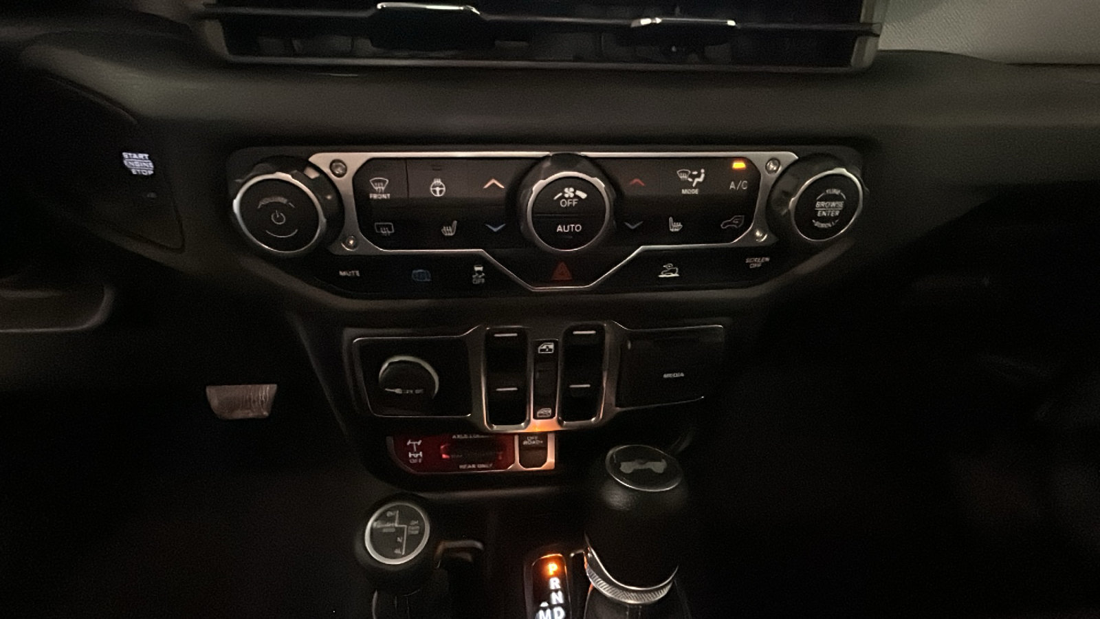 Used 2024 Jeep Wrangler Unlimited AWD/4WD image 24