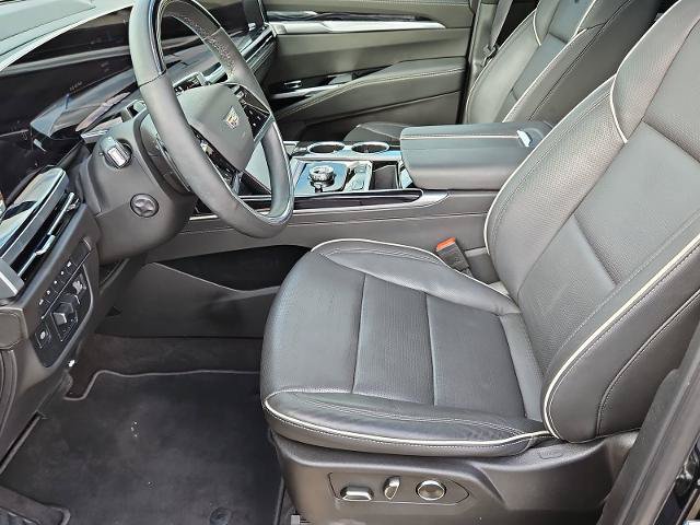 Used 2025 Cadillac Escalade ESV Sport w/ LPO, ONYX Package AWD/4WD image 19