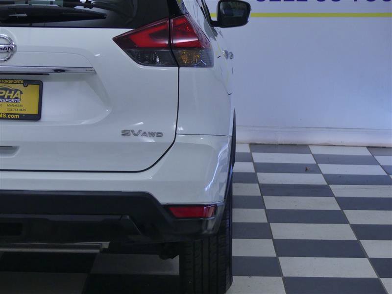 Used 2017 Nissan Rogue SV AWD/4WD image 27