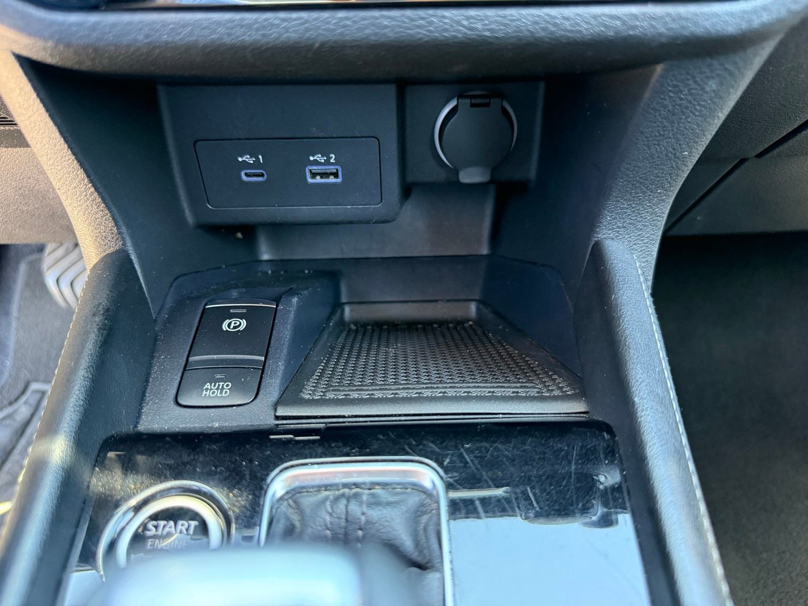 Used 2024 Nissan Kicks SR FWD image 25