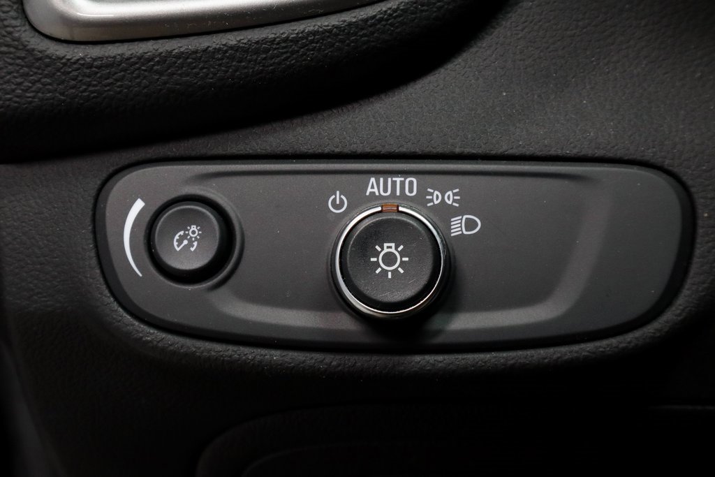 Used 2022 Chevrolet Trax LT w/ Premium Seat Package image 27