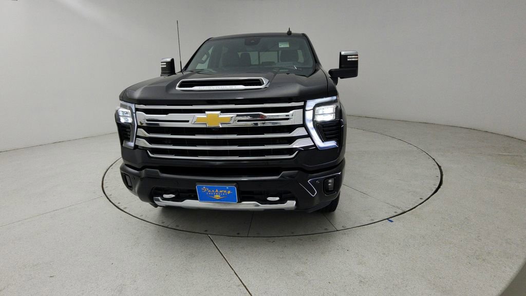 Used 2024 Chevrolet Silverado 2500 High Country w/ Technology Package AWD/4WD image 2