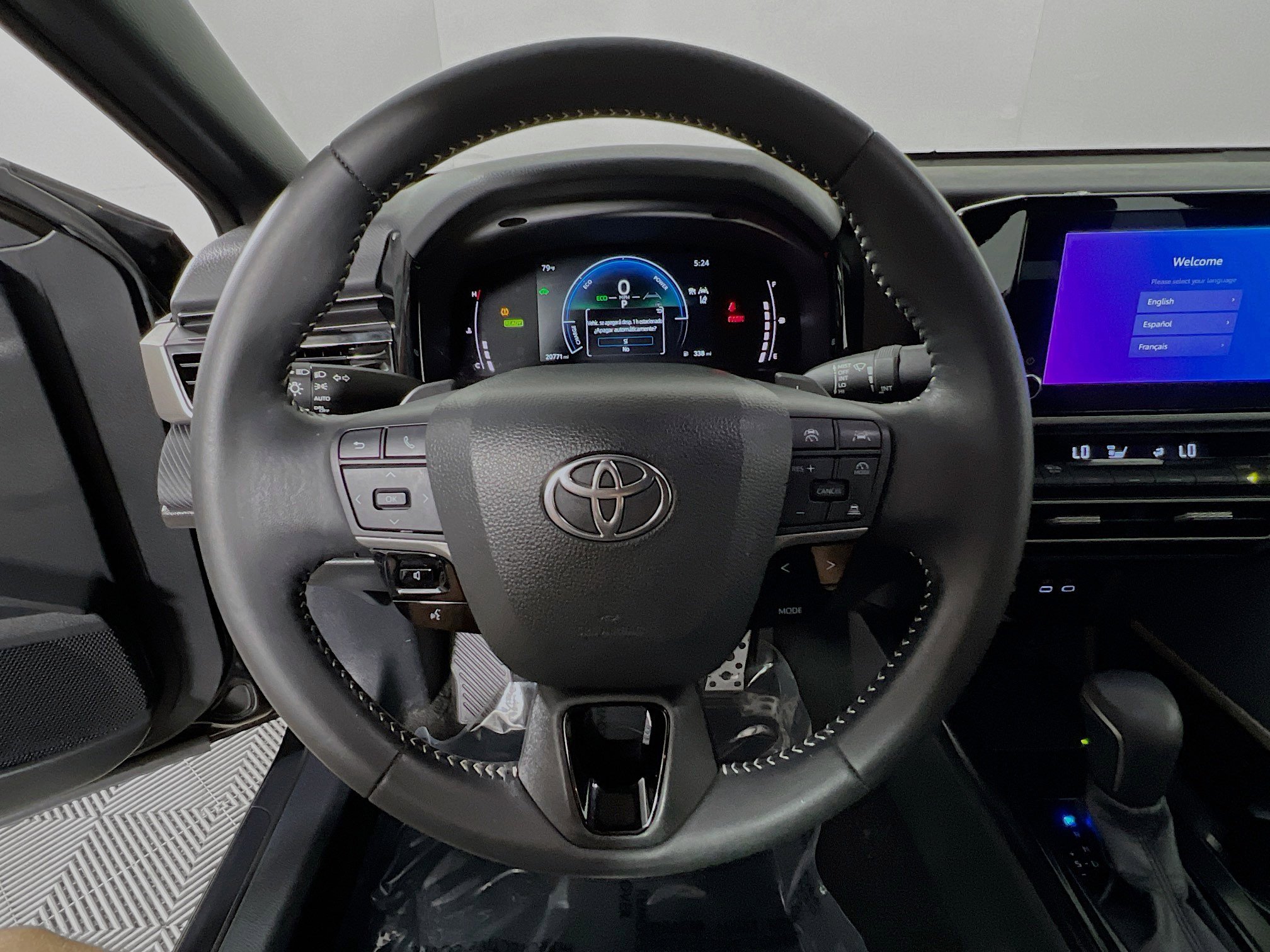 Used 2025 Toyota Camry SE image 18