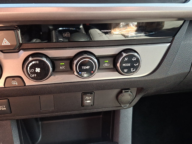 Used 2017 Toyota Tacoma SR5 AWD/4WD image 15