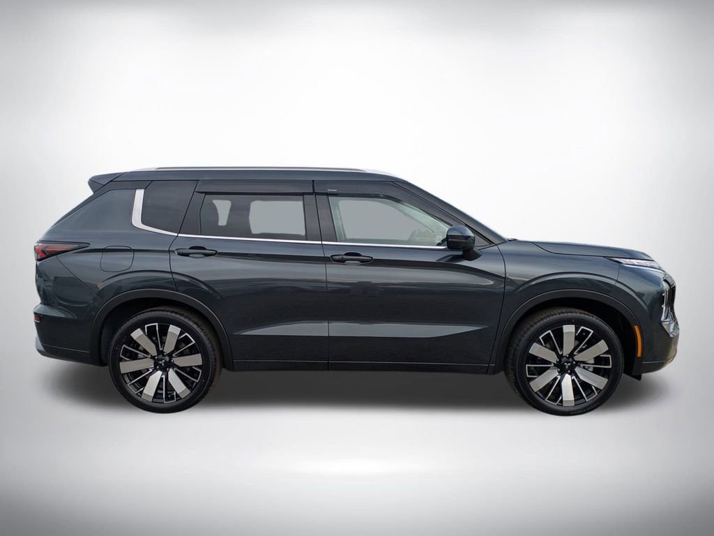 New 2026 Mitsubishi Outlander SEL FWD image 2