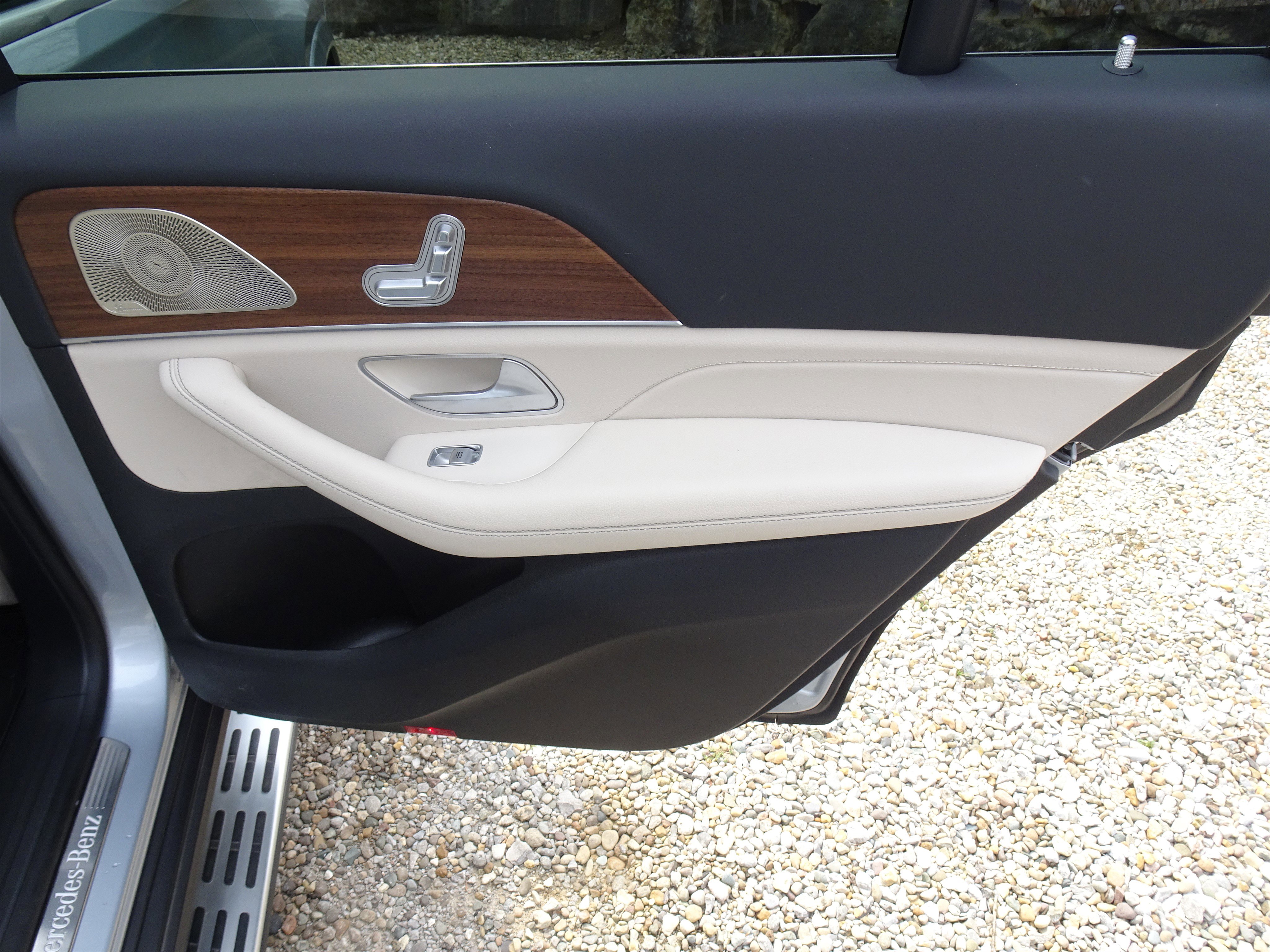 Used 2024 Mercedes-Benz GLS 450 4MATIC image 25