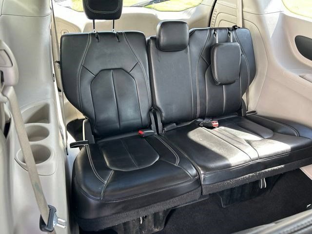 Used 2023 Chrysler Pacifica Touring-L FWD image 53