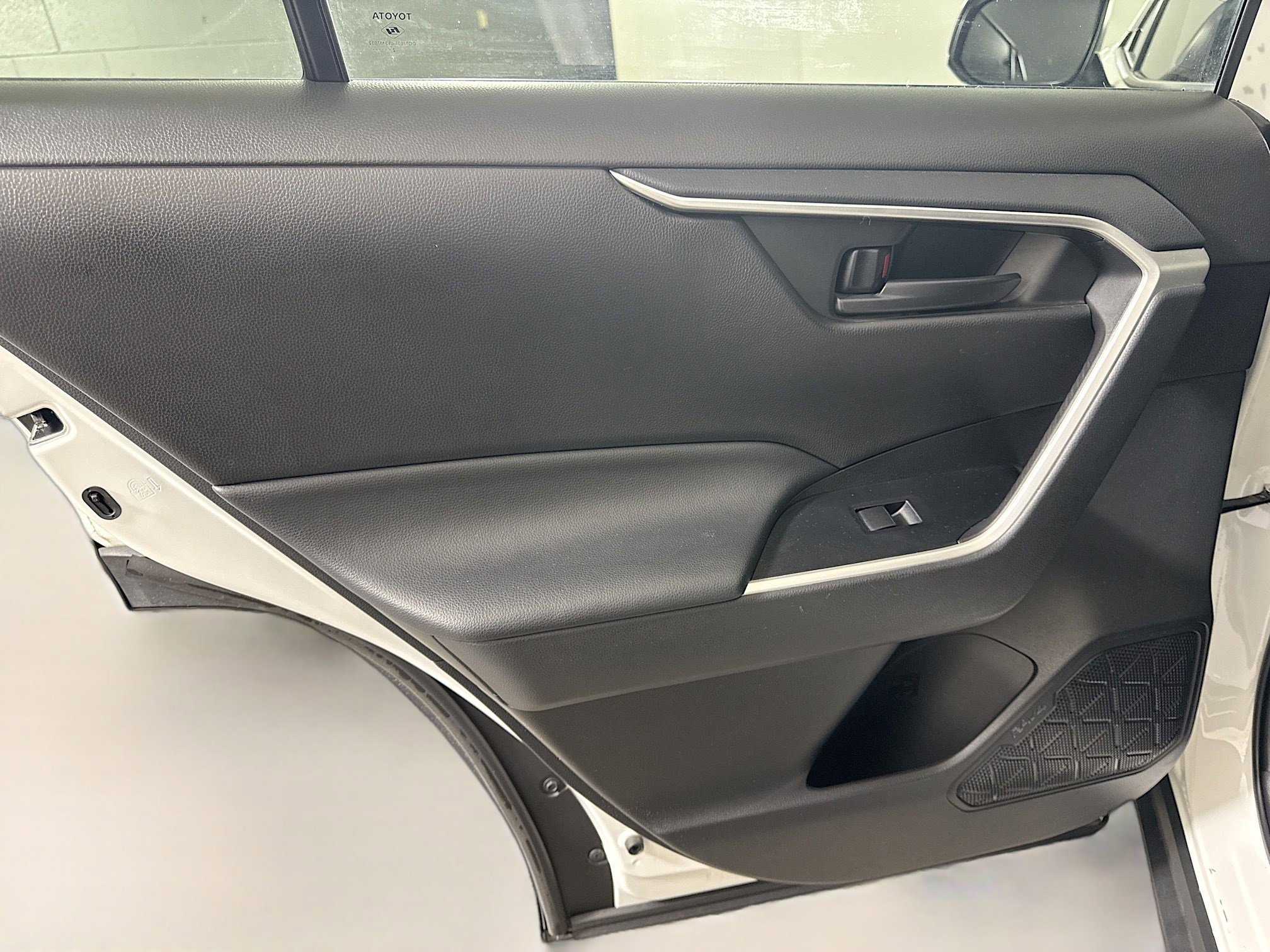 Used 2022 Toyota RAV4 LE image 25