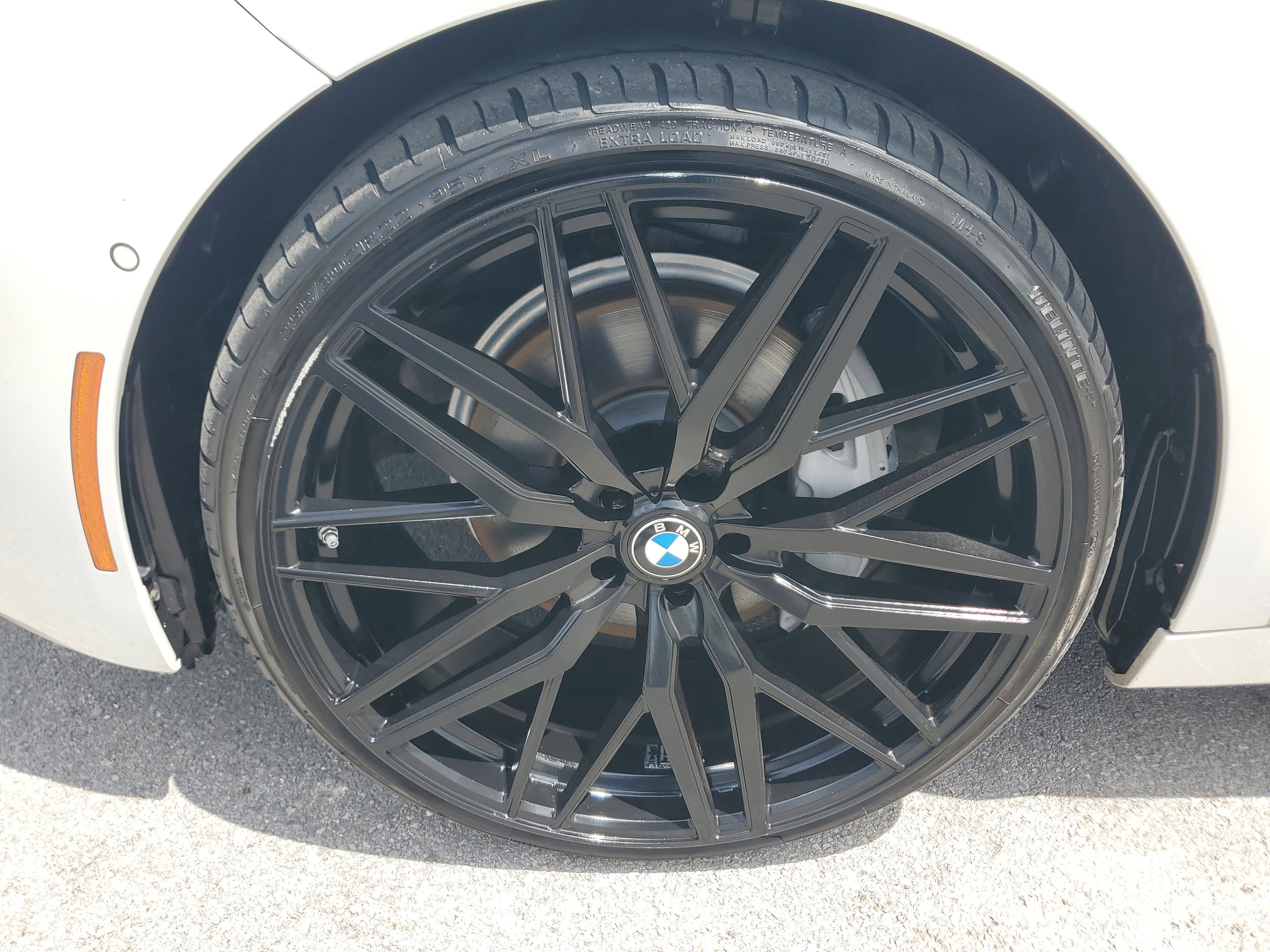 Used 2022 BMW 740i w/ Premium Package RWD image 28