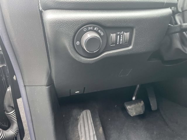 New 2027 Chrysler Pacifica Select FWD image 20