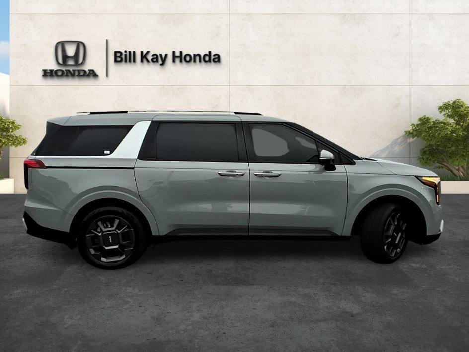 Used 2025 Kia Carnival EX FWD image 2