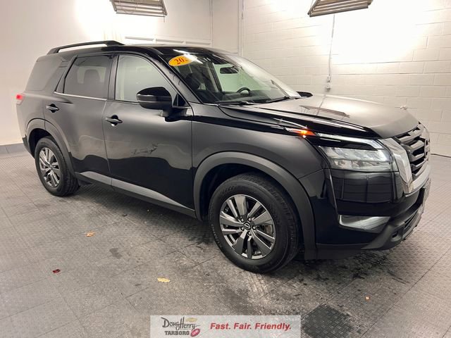 Used 2025 Nissan Pathfinder SV FWD image 3