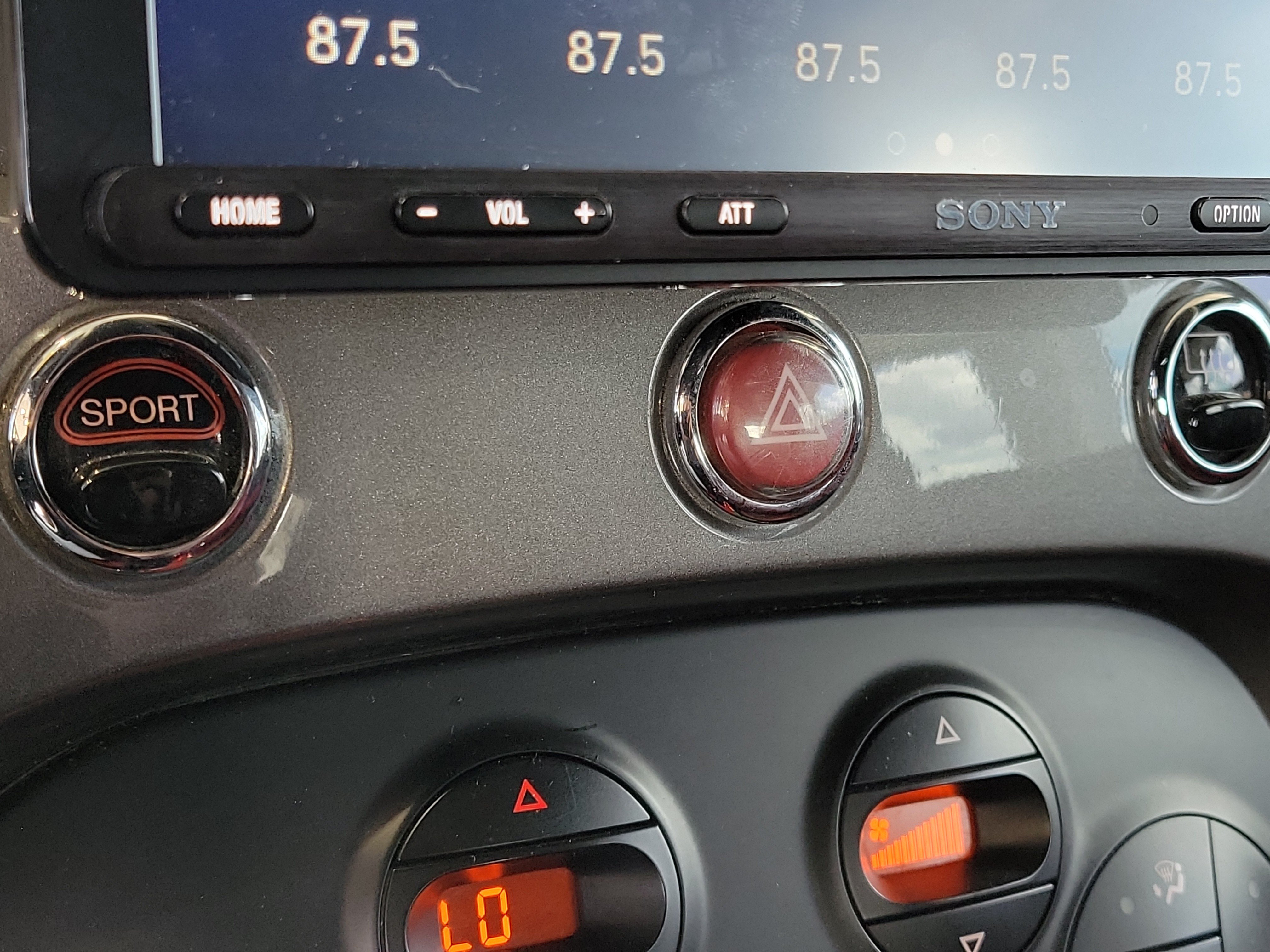 Used 2013 FIAT 500 Abarth w/ Beats Audio Pkg FWD image 27