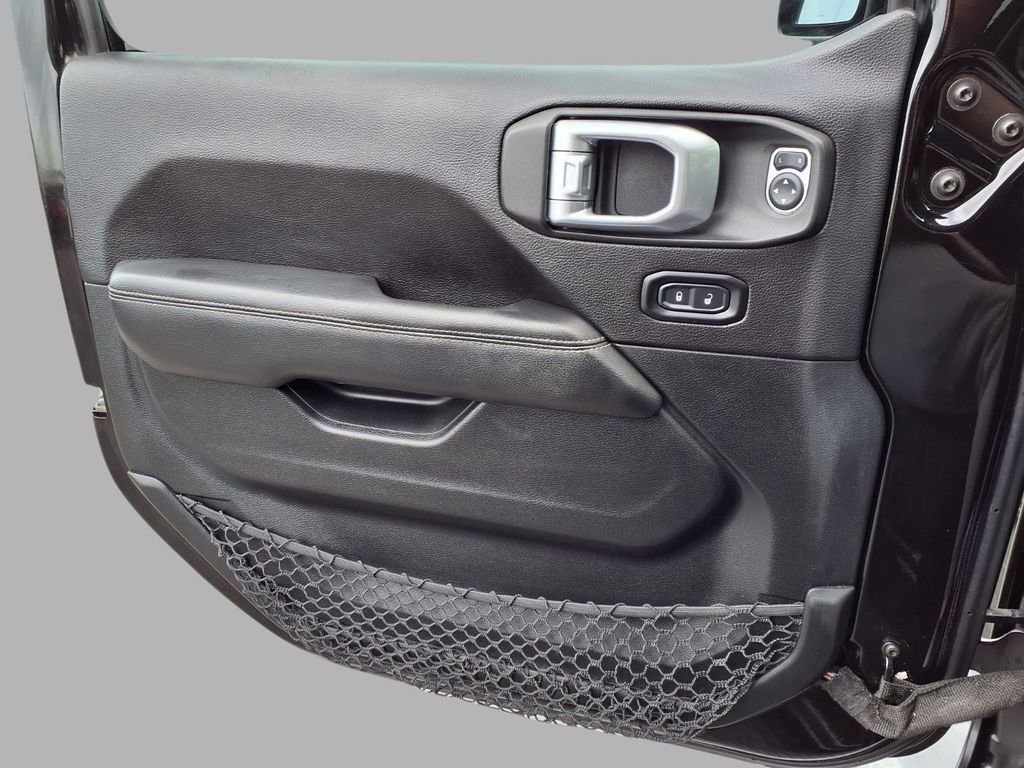 Used 2019 Jeep Wrangler Unlimited Sahara w/ Uconnect 4C Nav & Sound Group image 18