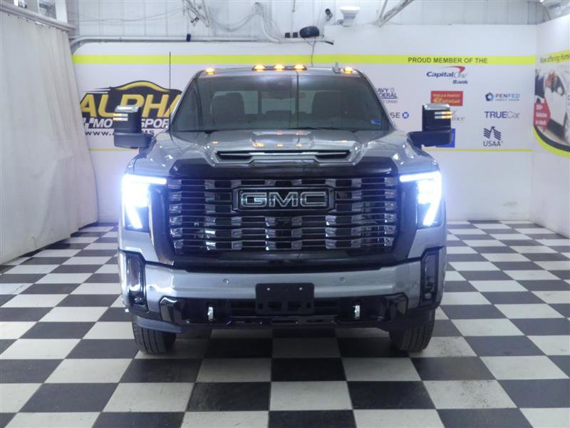 Used 2025 GMC Sierra 3500 Denali Ultimate AWD/4WD image 2