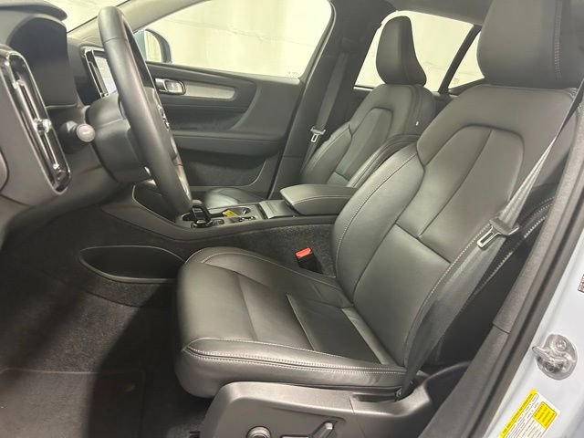 Used 2025 Volvo XC40 B5 Core AWD/4WD image 9