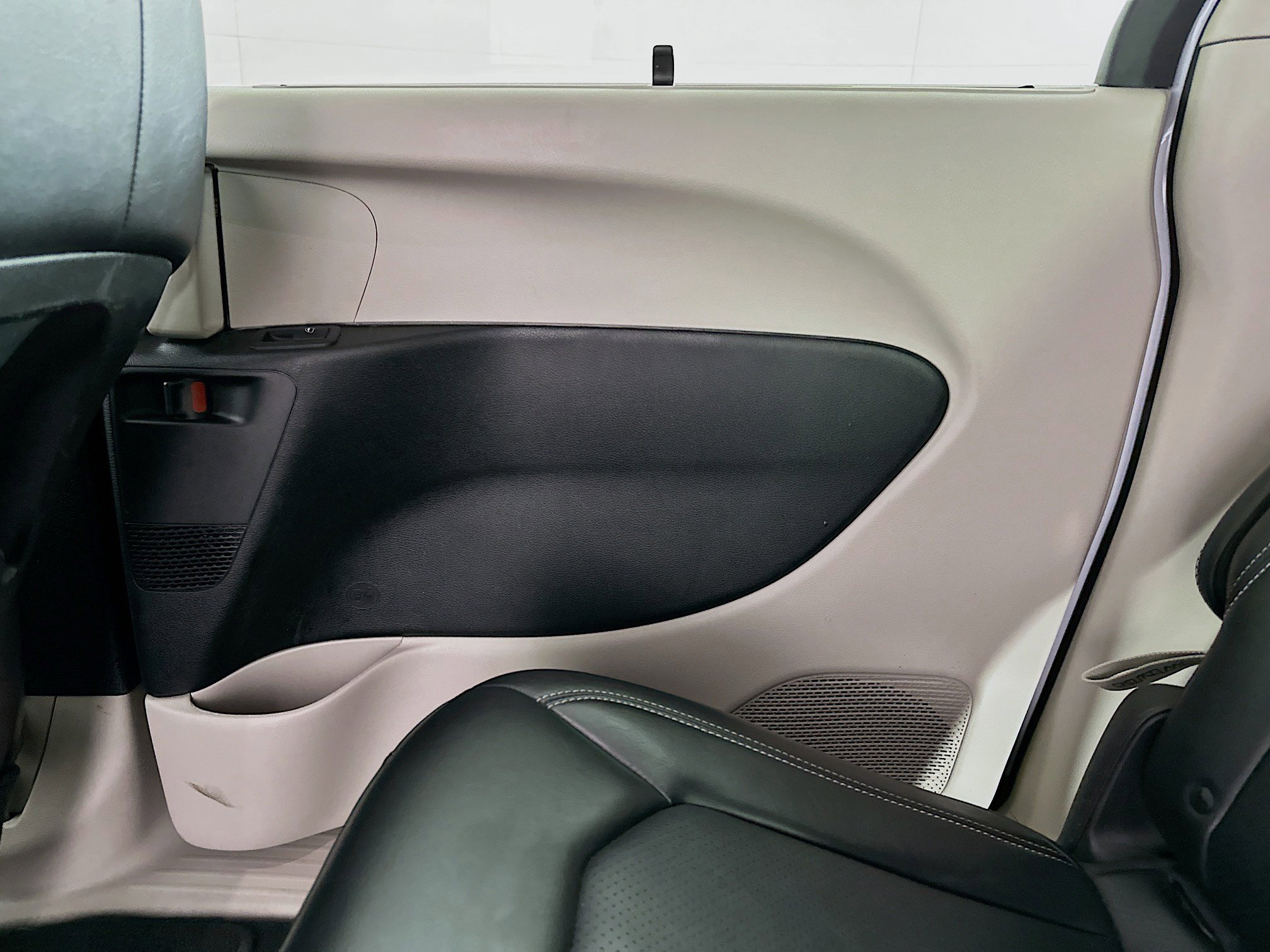 Used 2024 Chrysler Pacifica Touring-L image 31