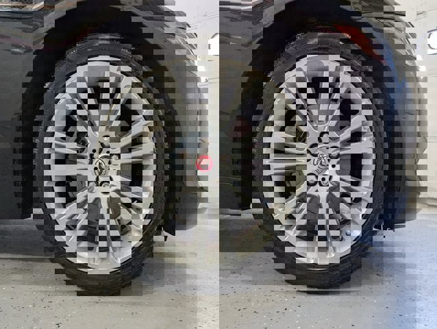 Used 2019 Jaguar XF Prestige image 43