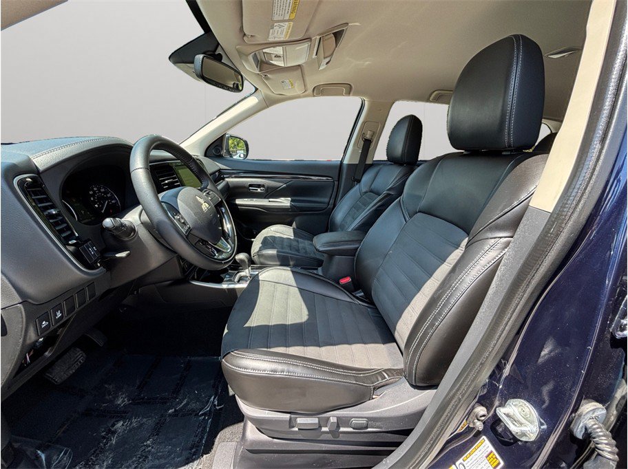 Used 2020 Mitsubishi Outlander SE FWD image 2