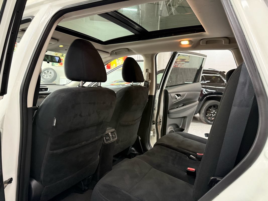 Used 2016 Nissan Rogue SV AWD/4WD image 13