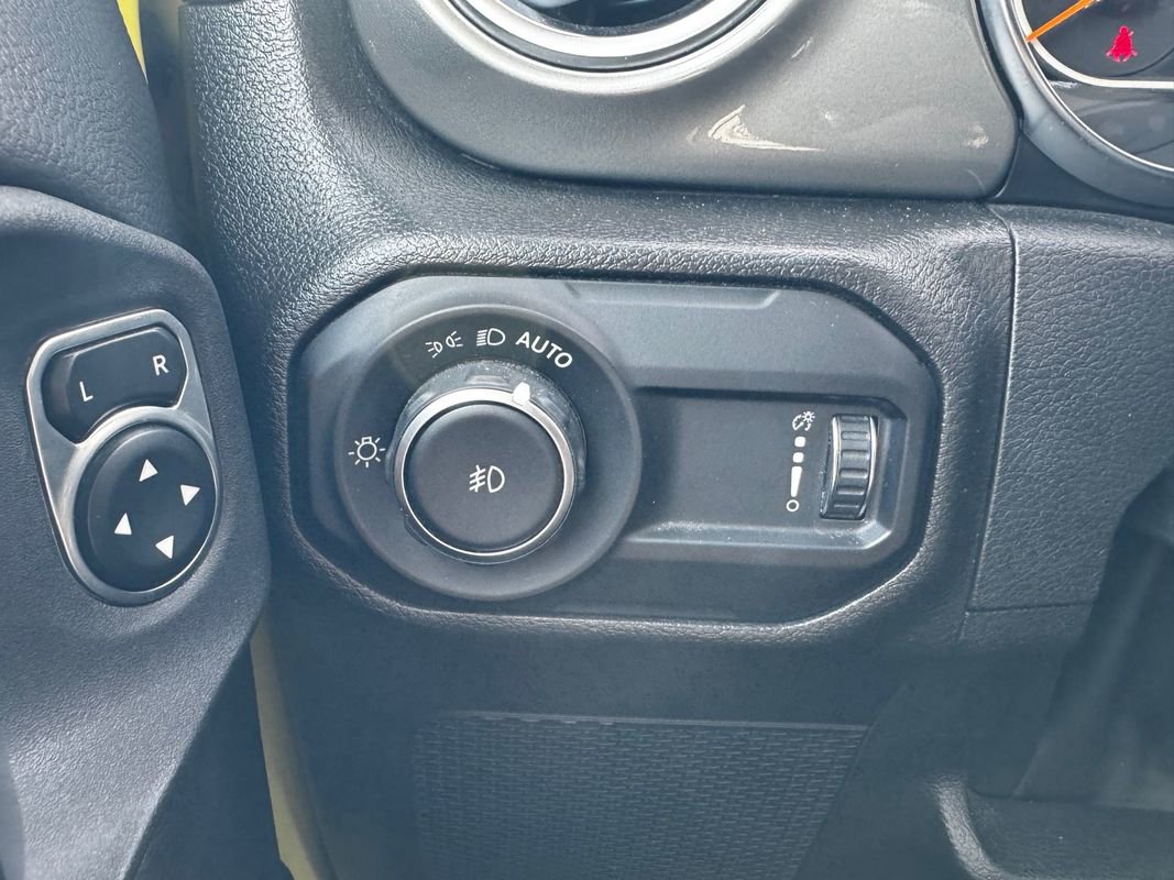 Used 2023 Jeep Wrangler Unlimited Sahara AWD/4WD image 20