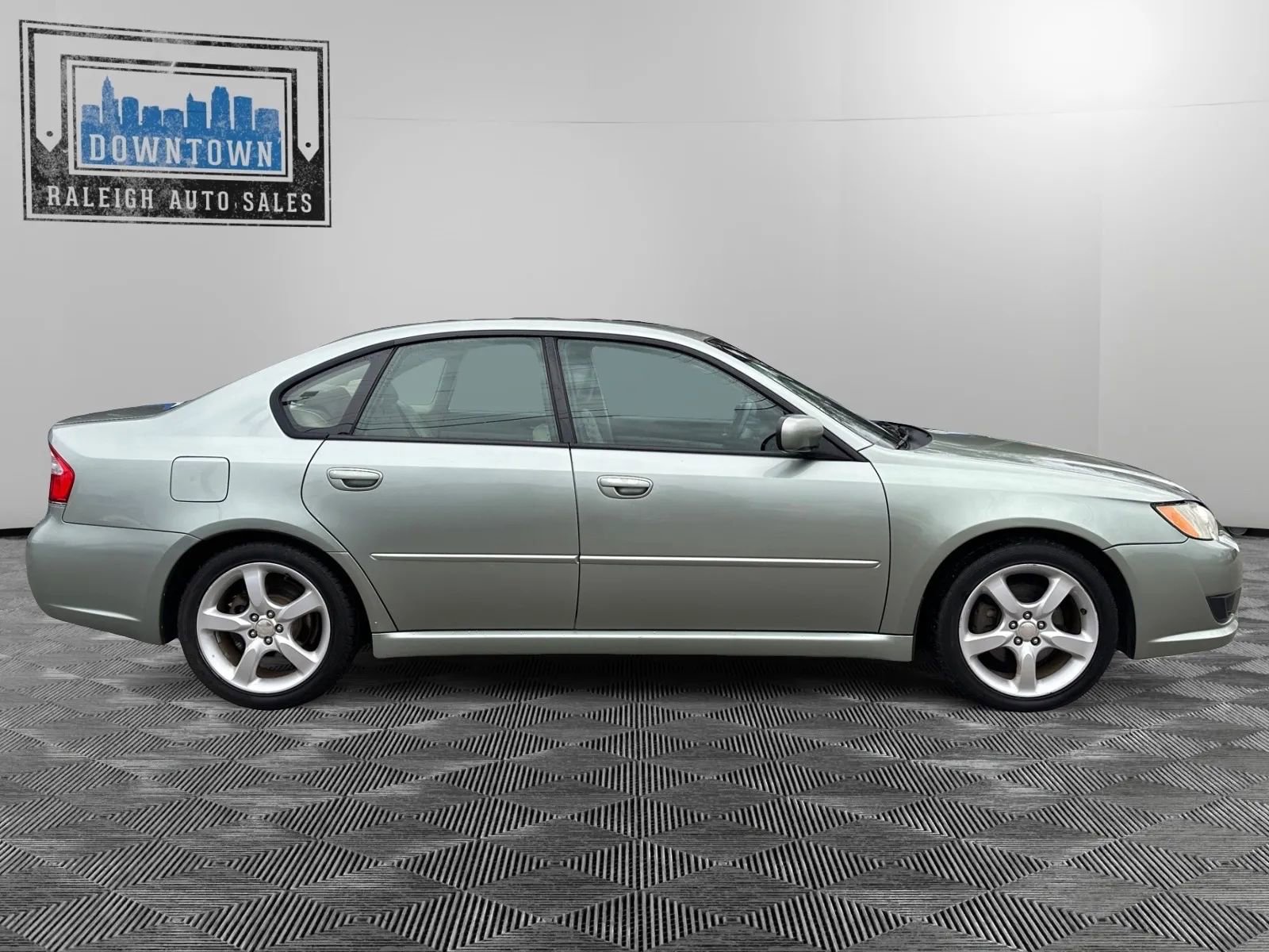 Used 2009 Subaru Legacy 2.5i Limited image 5
