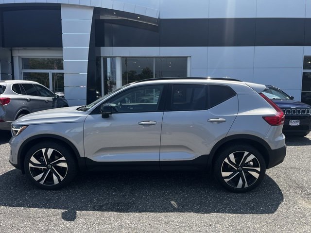 Certified 2023 Volvo XC40 B5 Plus w/ Protection Package Premier image 6