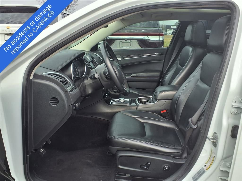 Used 2017 Chrysler 300 Touring w/ Value Package image 16