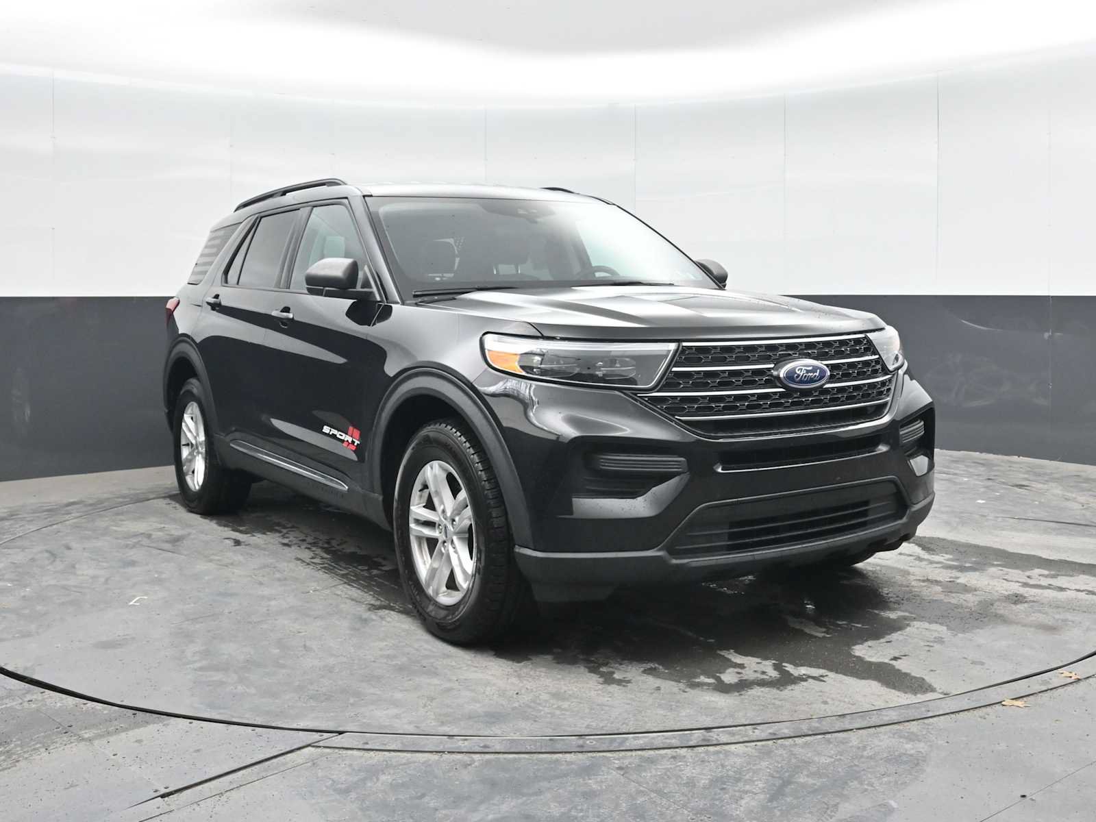 Used 2021 Ford Explorer XLT AWD/4WD image 7