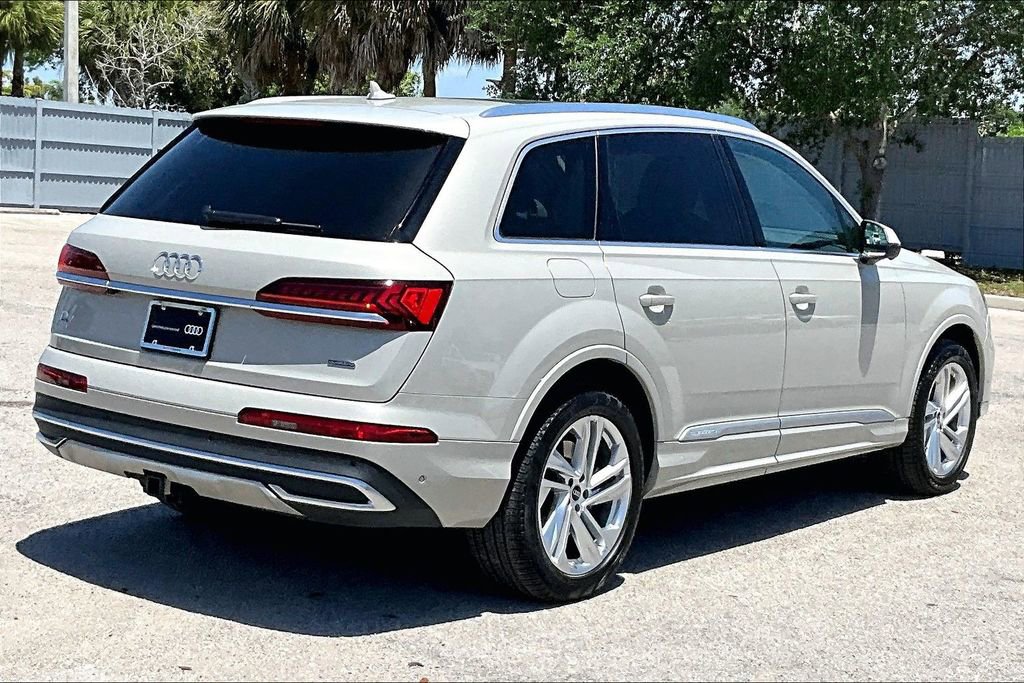 Used 2023 Audi Q7 3.0T Premium Plus w/ Premium Plus Package AWD/4WD image 5