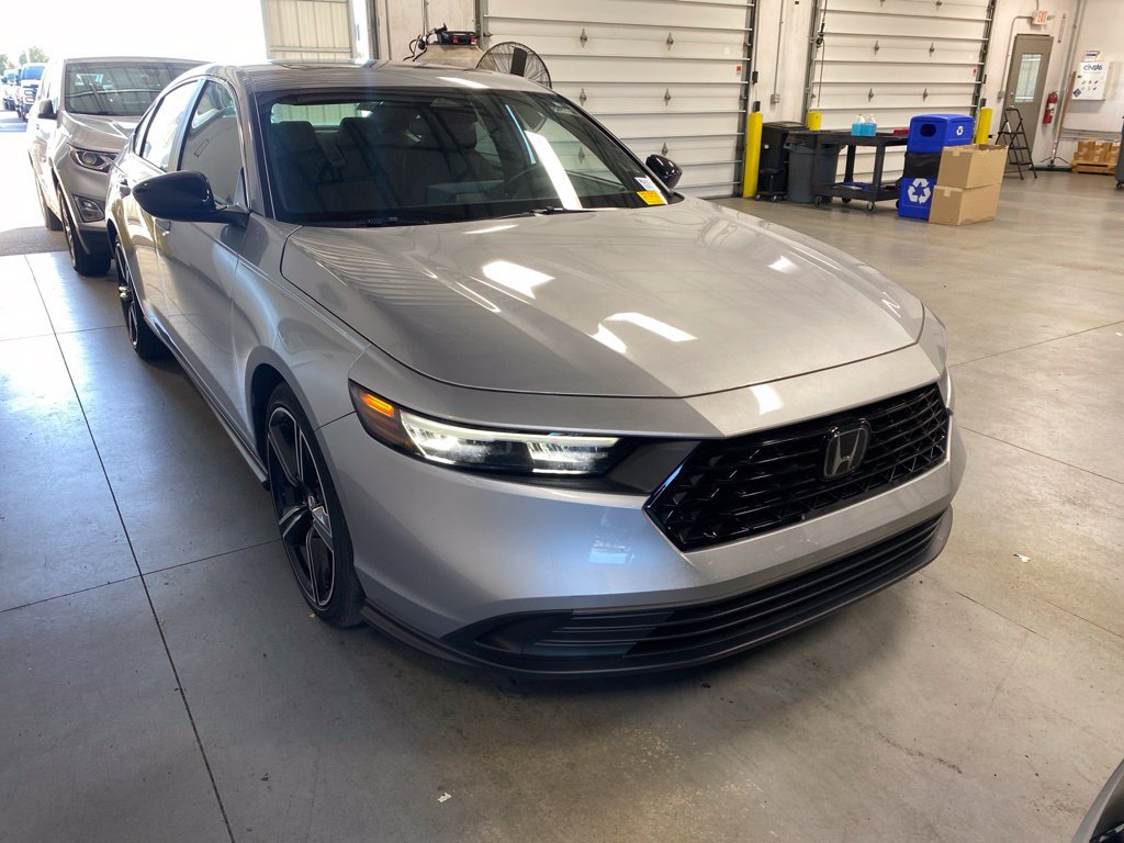 Used 2025 Honda Accord Sport image 1