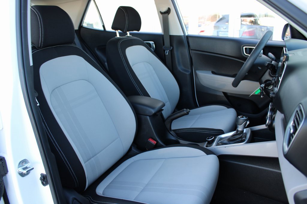 Used 2020 Hyundai Venue SEL image 24