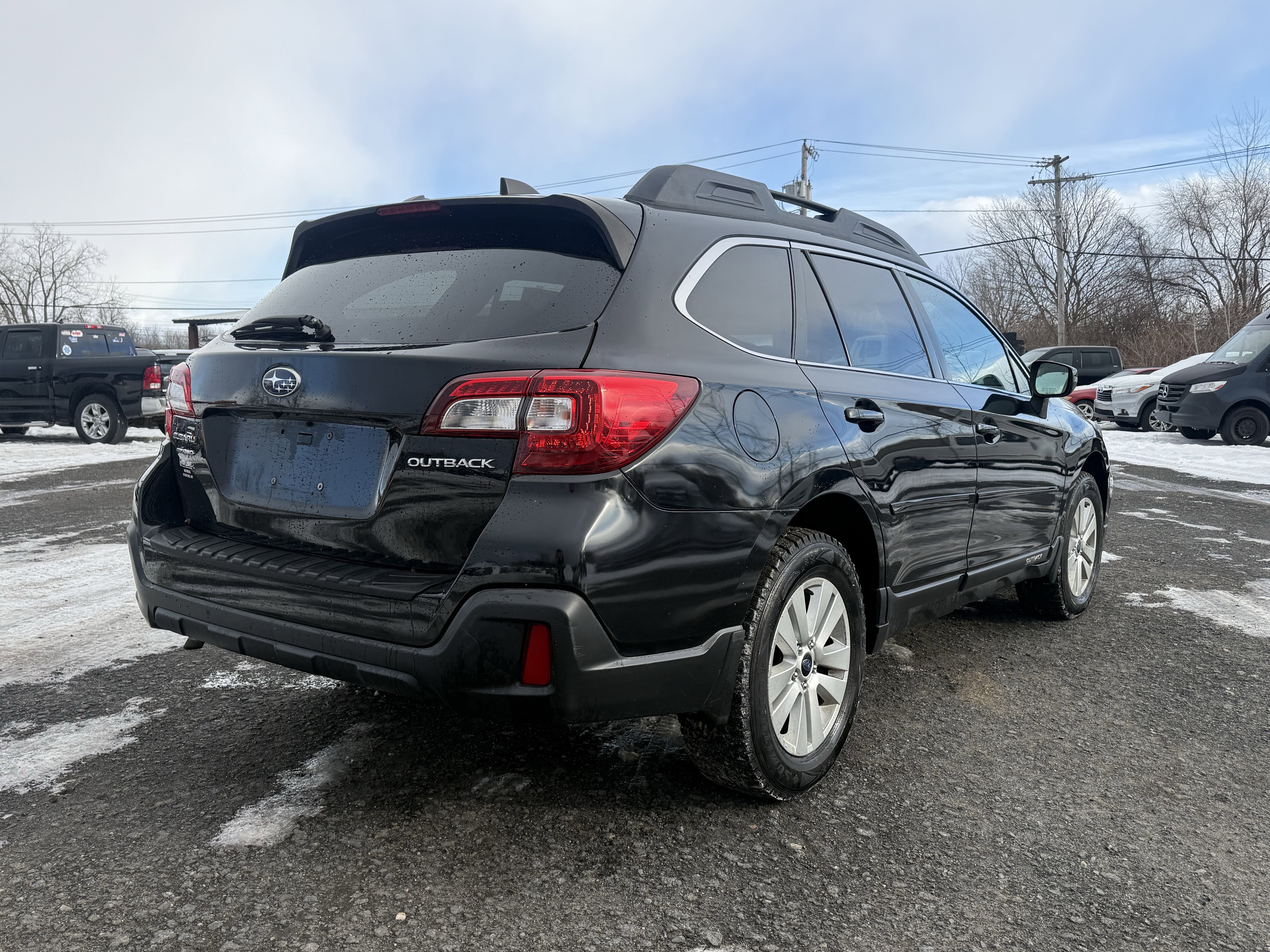 Used 2018 Subaru Outback 2.5i Premium image 6